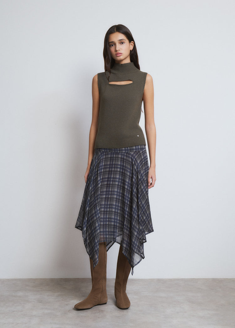 Cut-out top