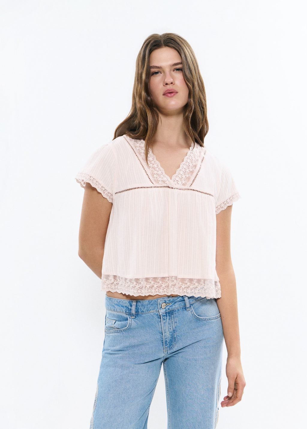 Blouse en dentelle semi-transparente