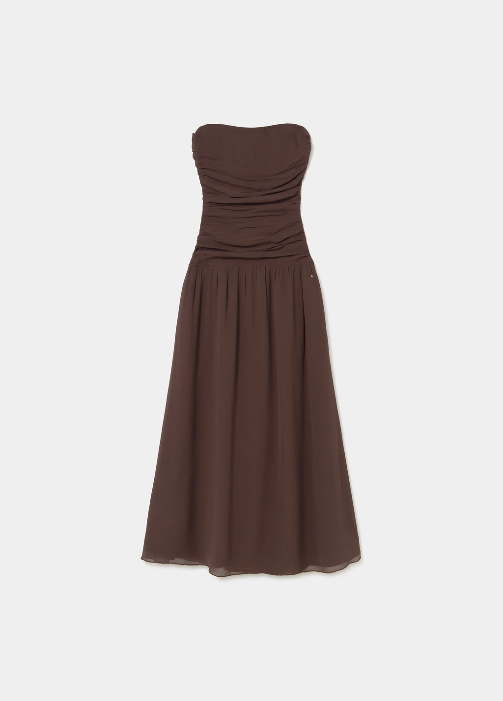Vestido largo marrón sin tirantes con frunces en el busto y falda fluida