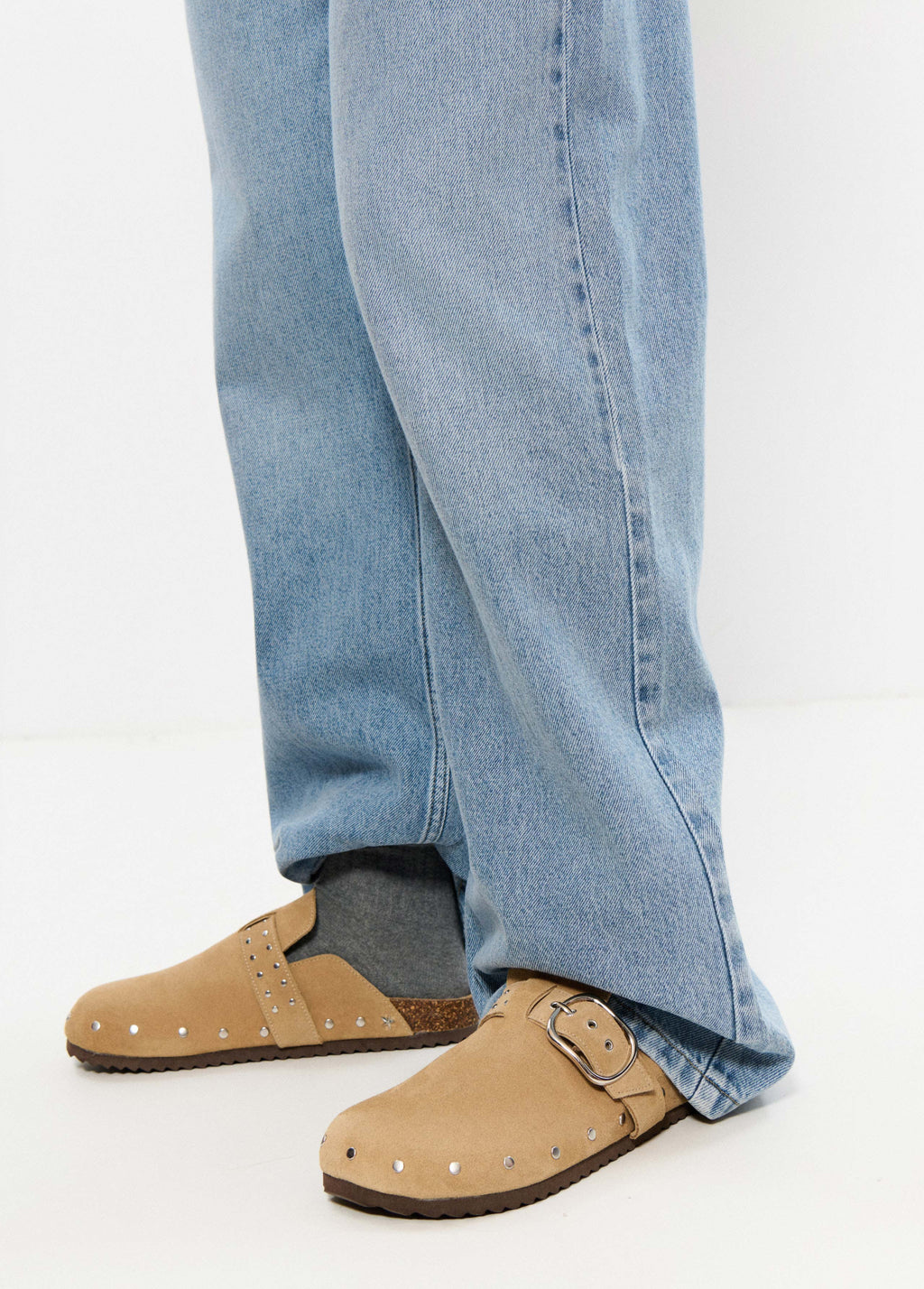 Ergonomic suede clog